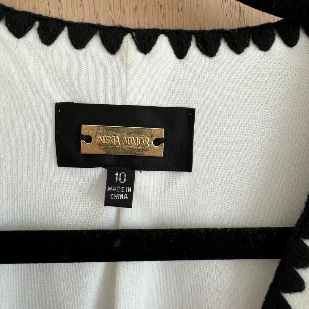 *LIKE NEW Alexia Admor Jaiya Contrast Trim Mini Dress - Picture 6 of 9